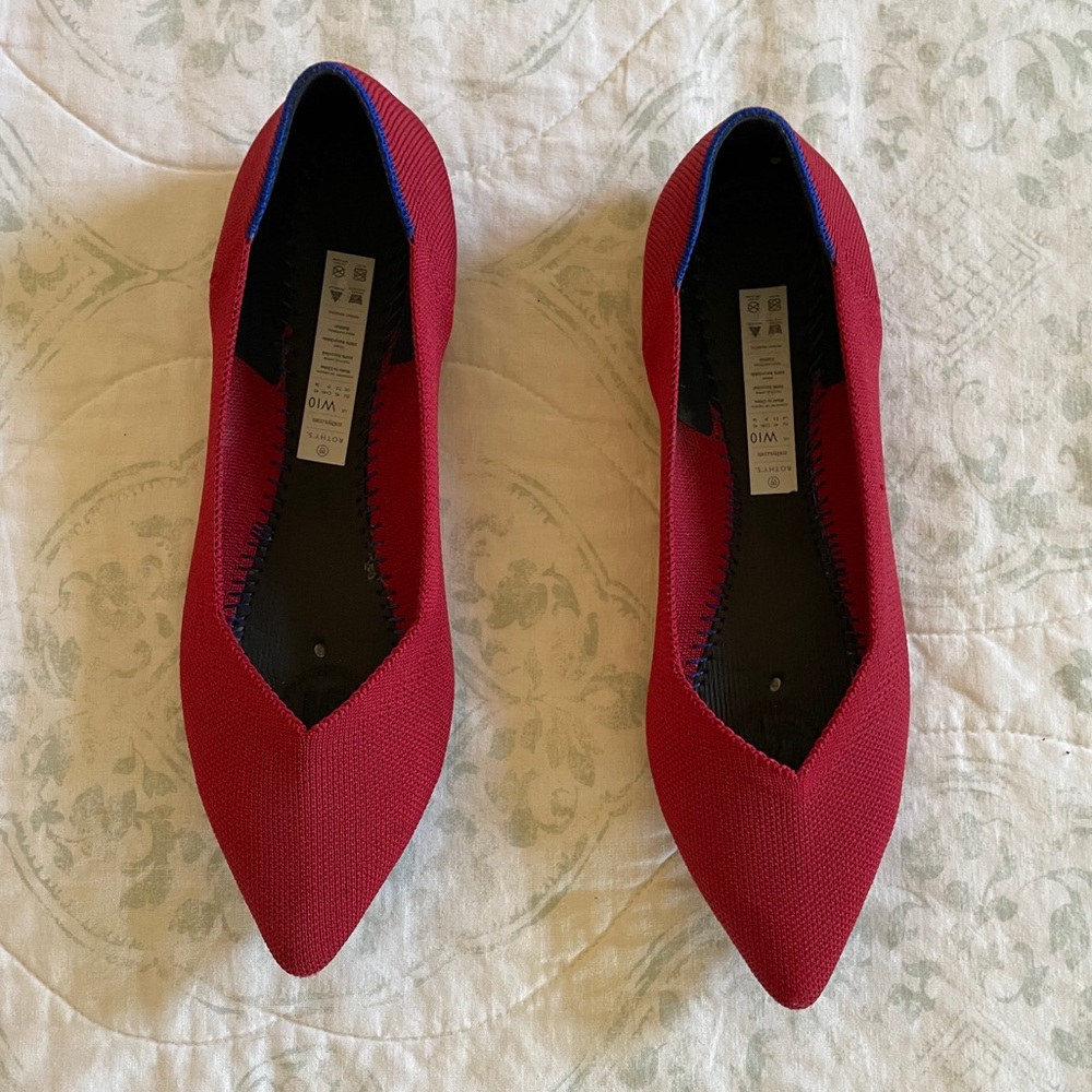 Rothys point in red. Size 10